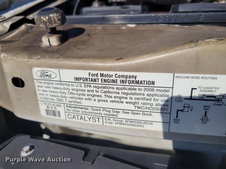 image for item IV9689 2006 Ford E450 Super Duty  utility / service van