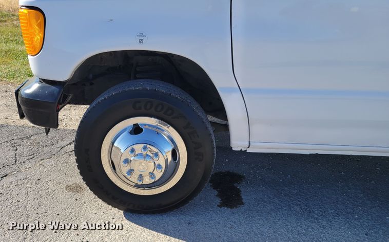 image for item IV9689 2006 Ford E450 Super Duty  utility / service van