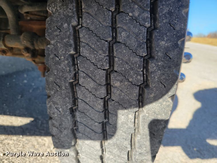 image for item IV9689 2006 Ford E450 Super Duty  utility / service van