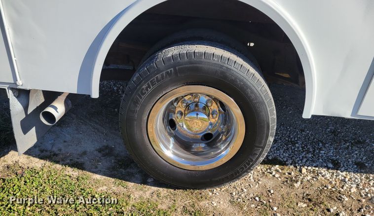 image for item IV9689 2006 Ford E450 Super Duty  utility / service van