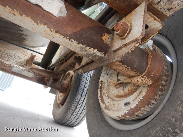 image for item IV9855 1999 Ring-o-matic 750  vacuum excavator