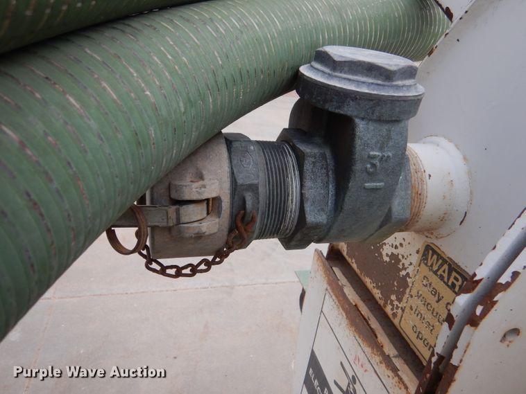 image for item IV9855 1999 Ring-o-matic 750  vacuum excavator