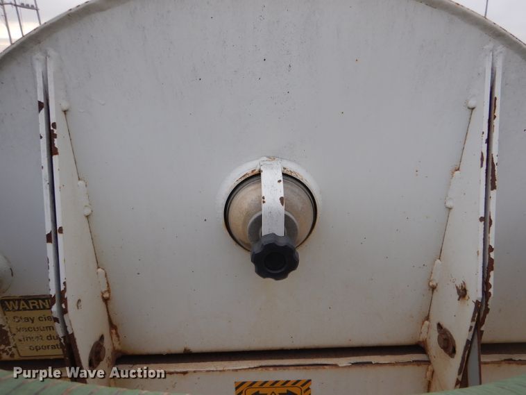 image for item IV9855 1999 Ring-o-matic 750  vacuum excavator