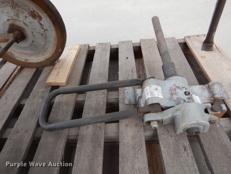 image for item IV9860 Ridgid 535  pipe threader