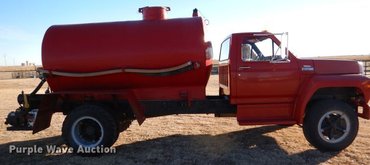 image for item IV9870 1983 Ford F600  water truck