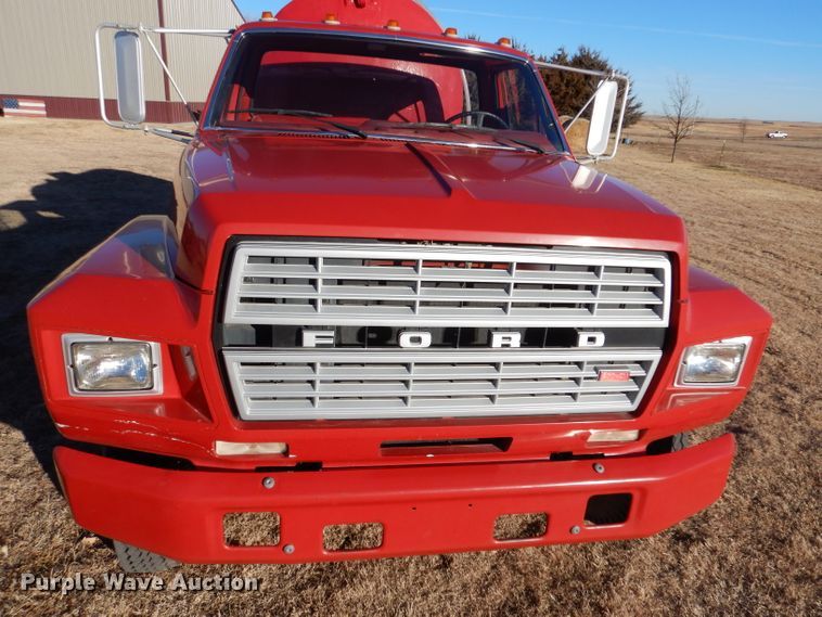 image for item IV9870 1983 Ford F600  water truck
