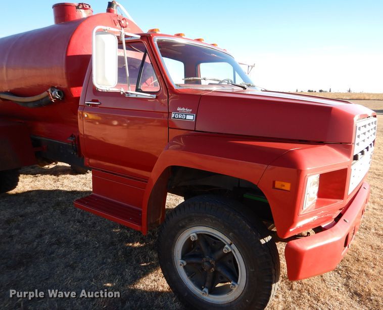 image for item IV9870 1983 Ford F600  water truck