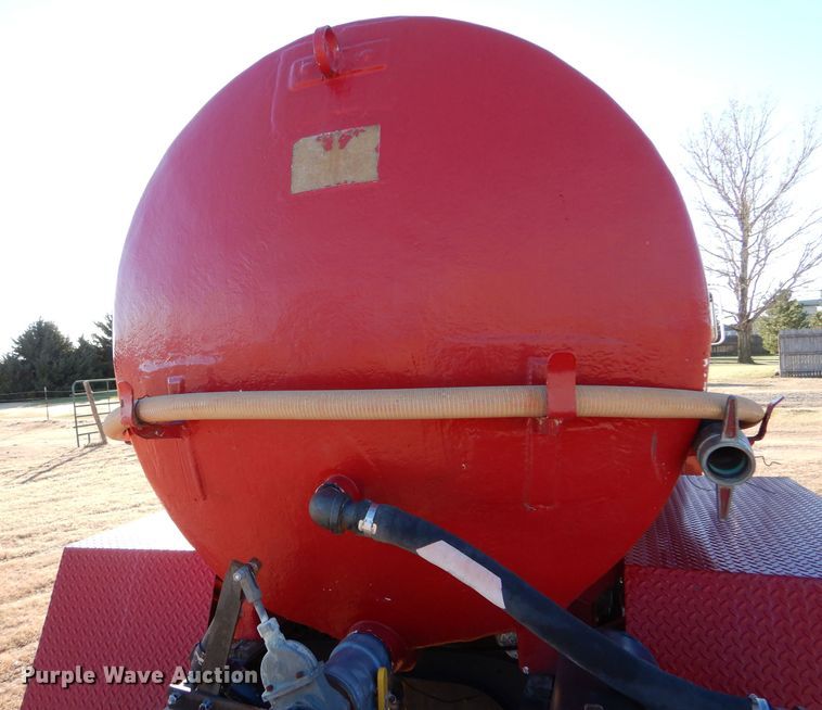 image for item IV9870 1983 Ford F600  water truck