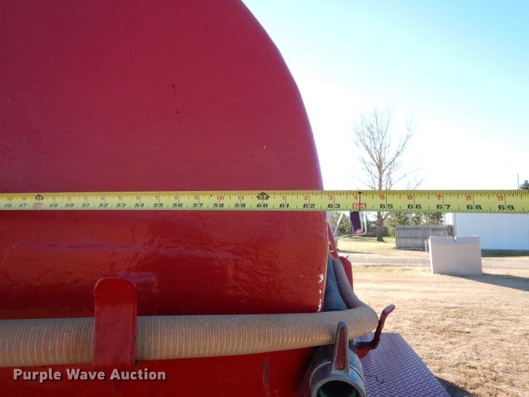 image for item IV9870 1983 Ford F600  water truck