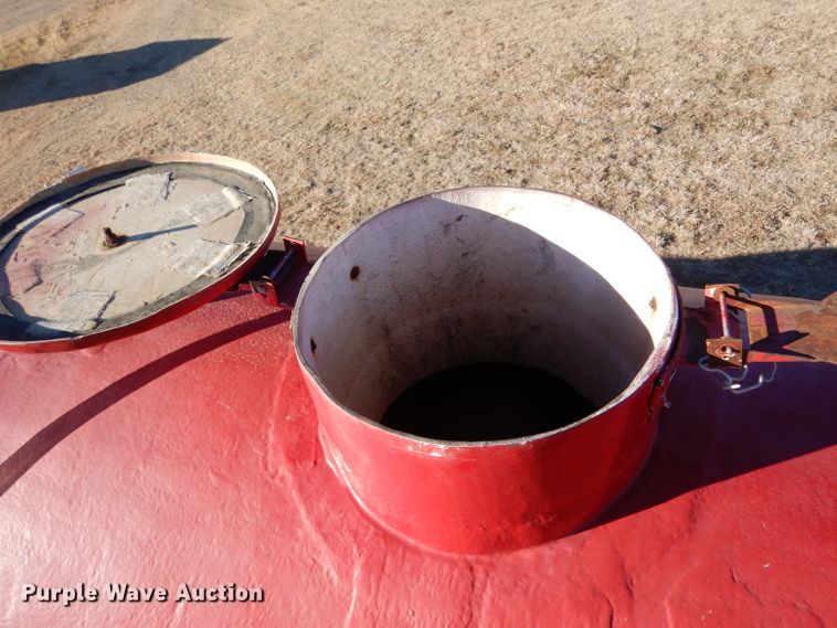 image for item IV9870 1983 Ford F600  water truck