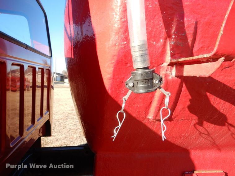 image for item IV9870 1983 Ford F600  water truck