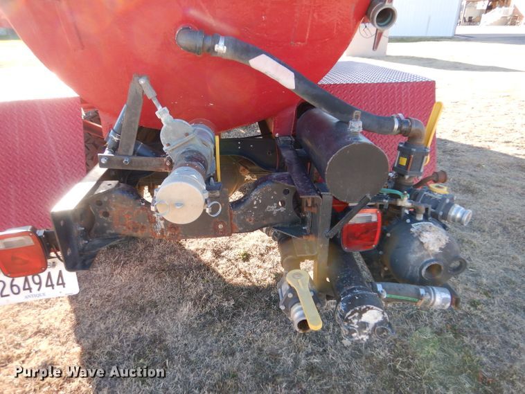 image for item IV9870 1983 Ford F600  water truck