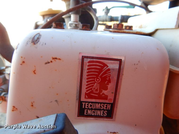 image for item IV9870 1983 Ford F600  water truck