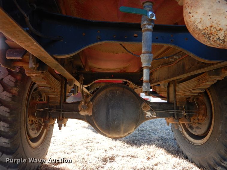 image for item IV9870 1983 Ford F600  water truck