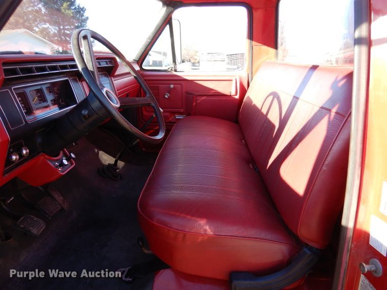 image for item IV9870 1983 Ford F600  water truck