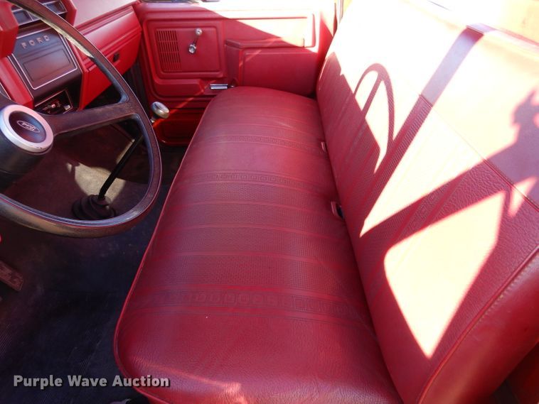 image for item IV9870 1983 Ford F600  water truck