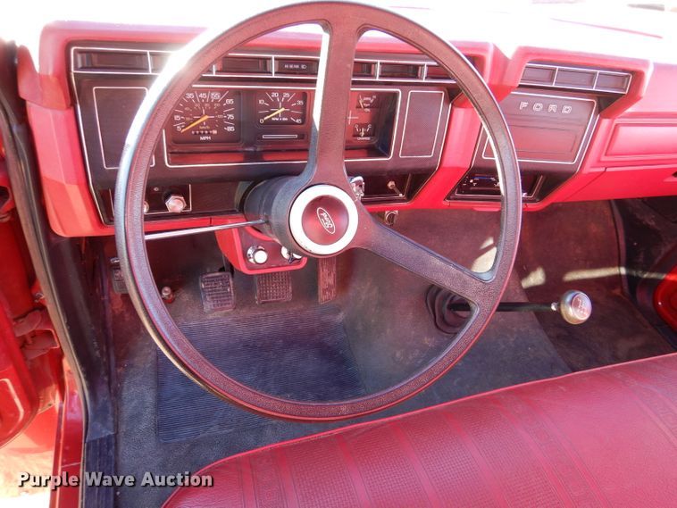 image for item IV9870 1983 Ford F600  water truck