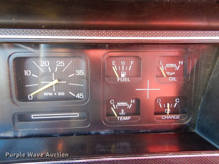 image for item IV9870 1983 Ford F600  water truck