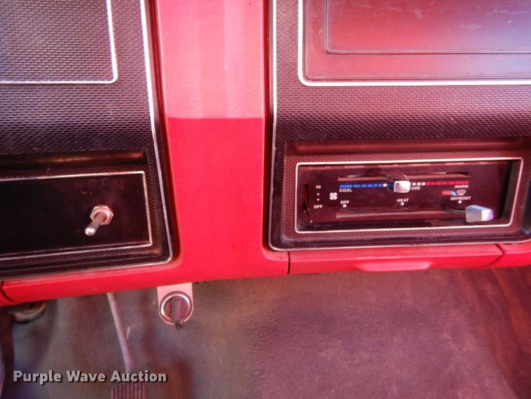 image for item IV9870 1983 Ford F600  water truck