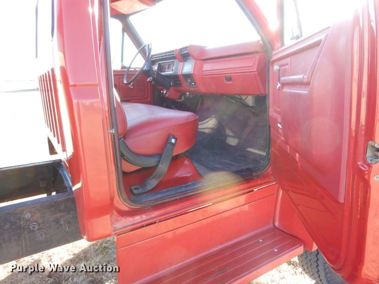 image for item IV9870 1983 Ford F600  water truck