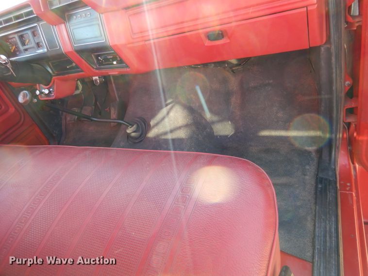 image for item IV9870 1983 Ford F600  water truck