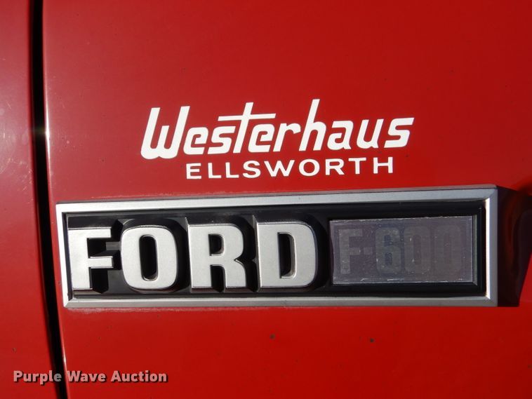 image for item IV9870 1983 Ford F600  water truck