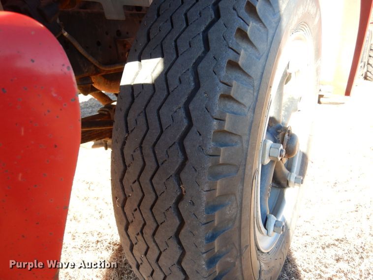 image for item IV9870 1983 Ford F600  water truck