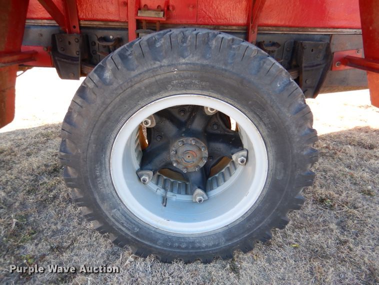 image for item IV9870 1983 Ford F600  water truck