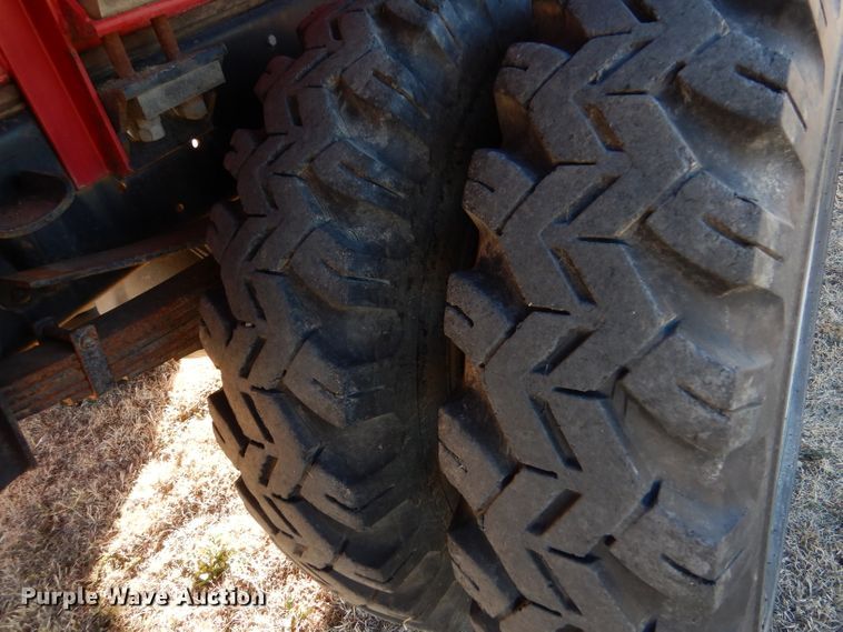 image for item IV9870 1983 Ford F600  water truck