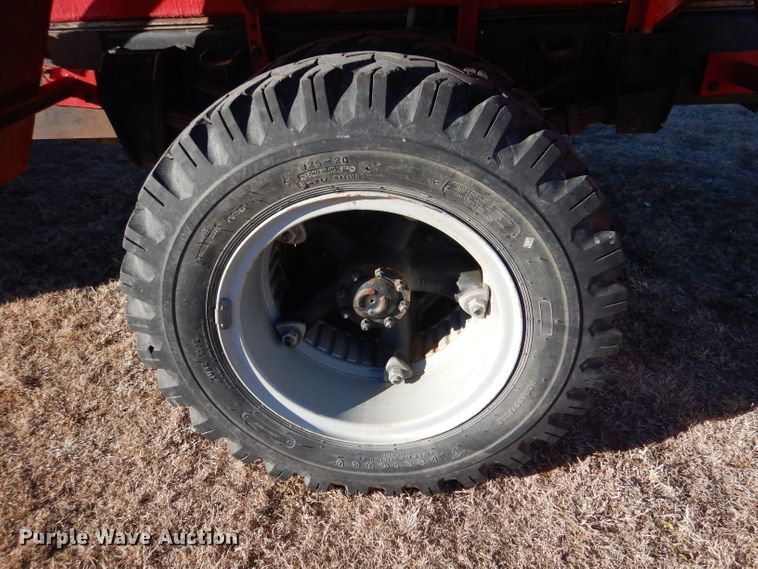 image for item IV9870 1983 Ford F600  water truck