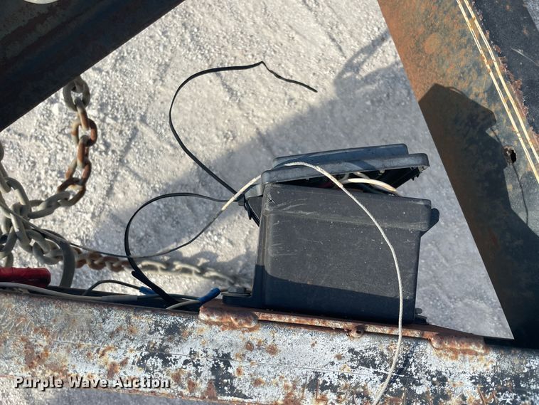 image for item IX9642 2000 Lone Star  utility trailer