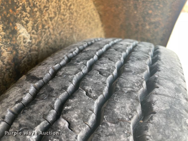 image for item IX9644 2000 Lone Star  utility trailer