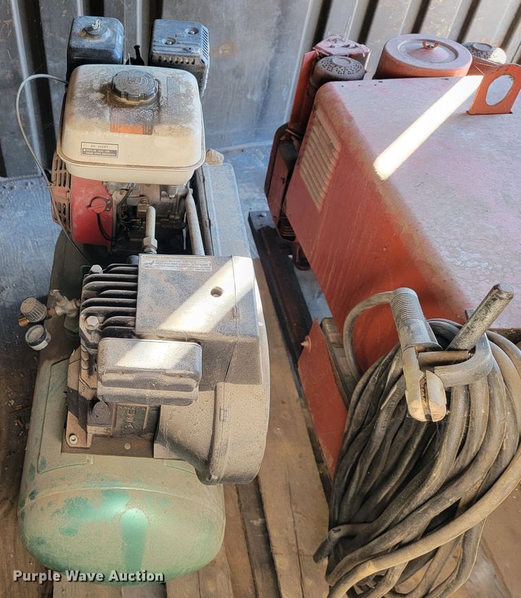 image for item JE9267 2001 Speedaire 4B241A  air compressor