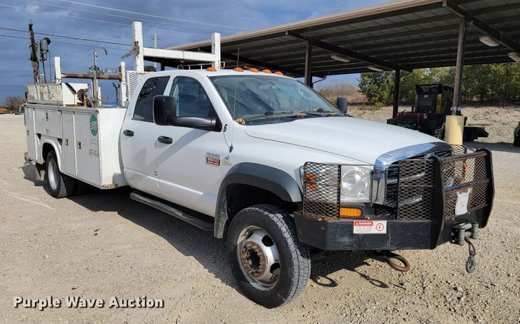 image for item JE9282 2010 Dodge Ram 5500HD  Crew Cab utility / service truck
