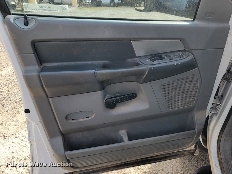 image for item JE9282 2010 Dodge Ram 5500HD  Crew Cab utility / service truck