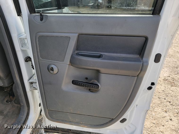 image for item JE9282 2010 Dodge Ram 5500HD  Crew Cab utility / service truck