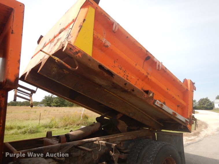 image for item JG9068 2003 International WorkStar 7400  Crew Cab dump truck