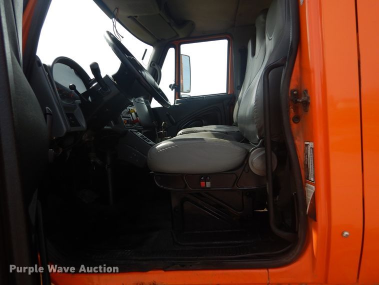 image for item JG9068 2003 International WorkStar 7400  Crew Cab dump truck