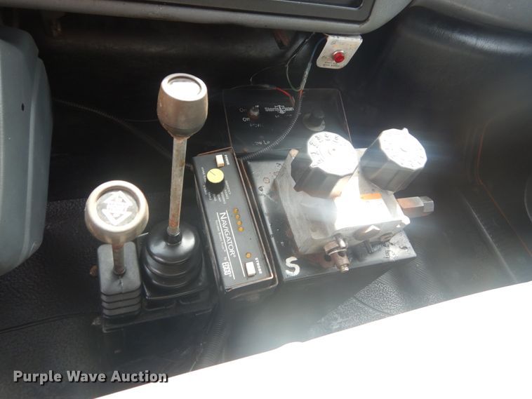 image for item JG9068 2003 International WorkStar 7400  Crew Cab dump truck