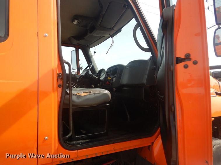 image for item JG9068 2003 International WorkStar 7400  Crew Cab dump truck