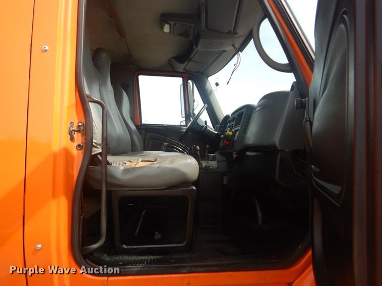 image for item JG9068 2003 International WorkStar 7400  Crew Cab dump truck