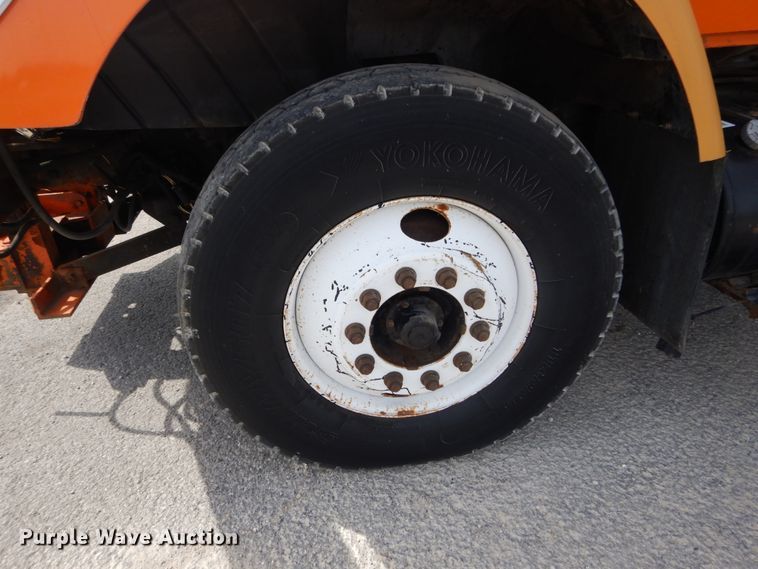 image for item JG9068 2003 International WorkStar 7400  Crew Cab dump truck