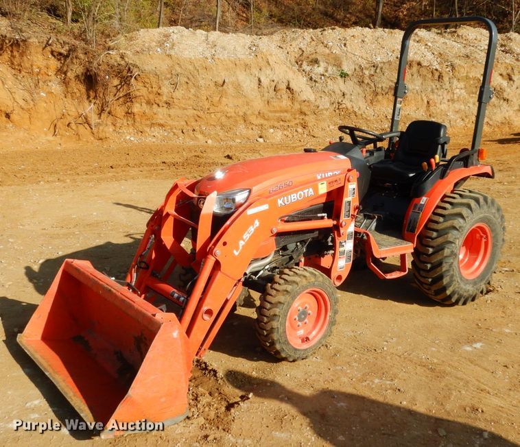 image for item JI9263 Kubota B2650  MFWD tractor