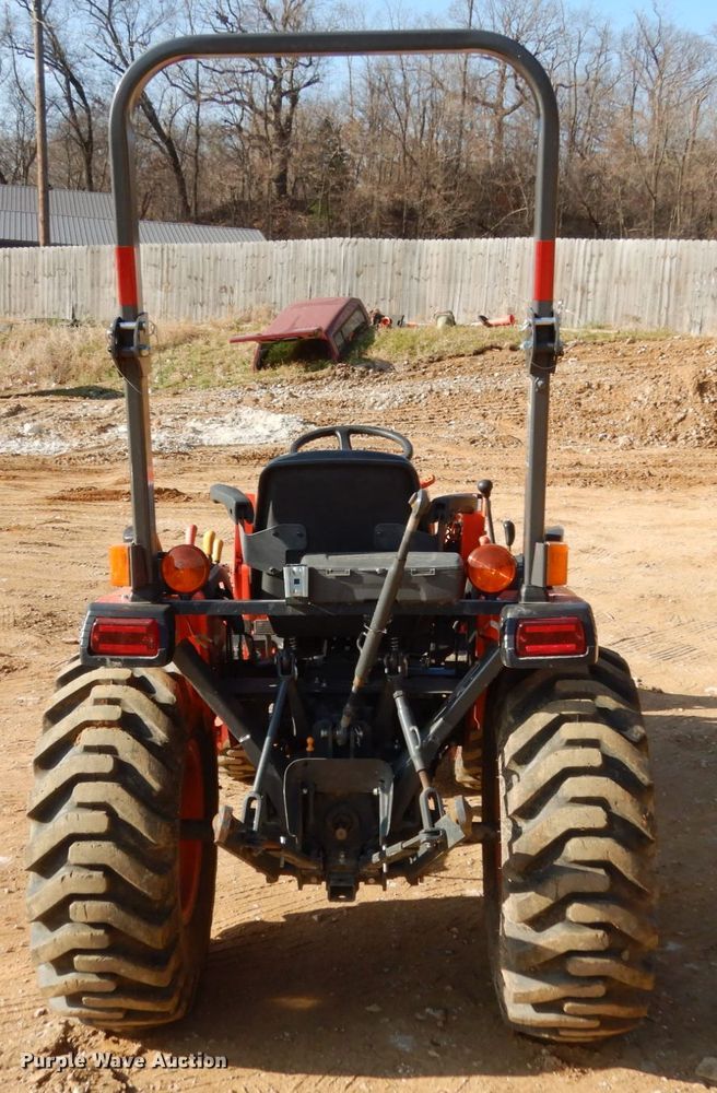 image for item JI9263 Kubota B2650  MFWD tractor