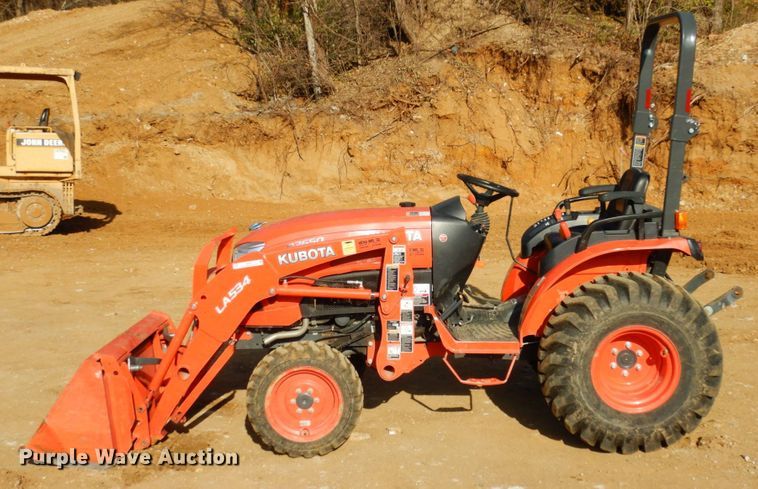 image for item JI9263 Kubota B2650  MFWD tractor