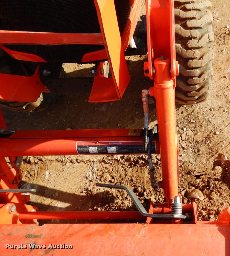 image for item JI9263 Kubota B2650  MFWD tractor