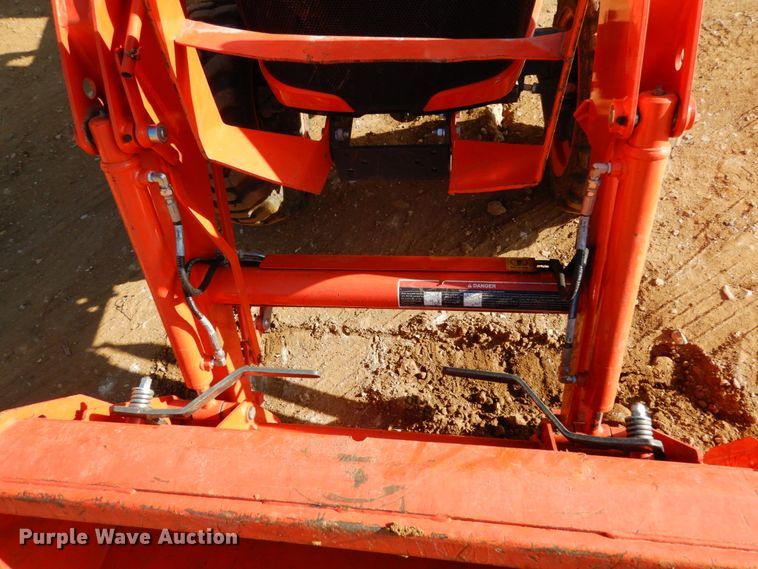 image for item JI9263 Kubota B2650  MFWD tractor