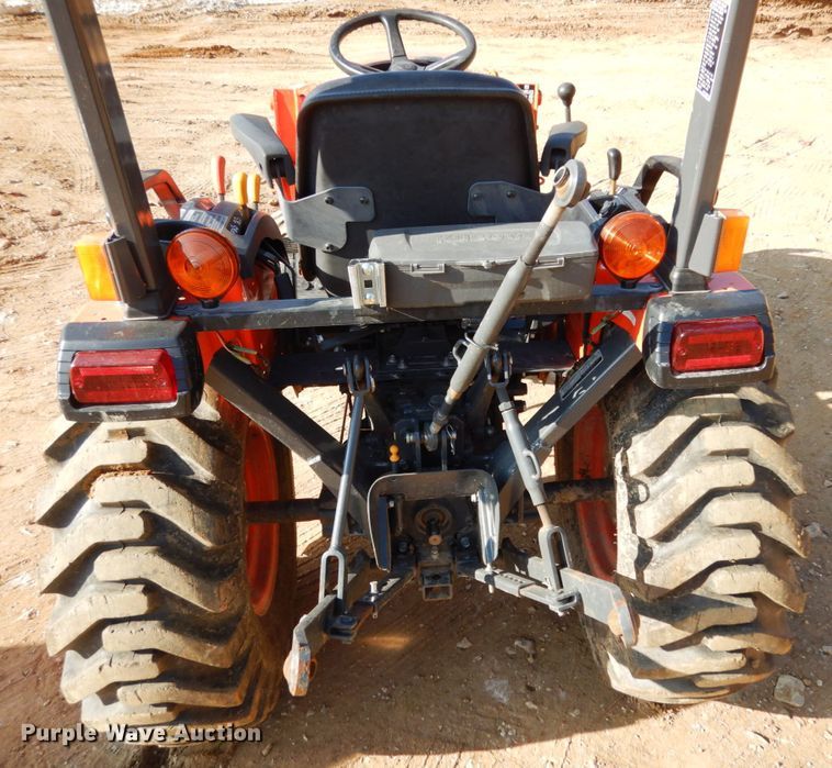 image for item JI9263 Kubota B2650  MFWD tractor