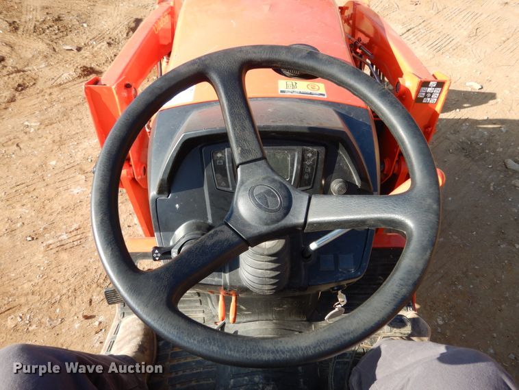 image for item JI9263 Kubota B2650  MFWD tractor