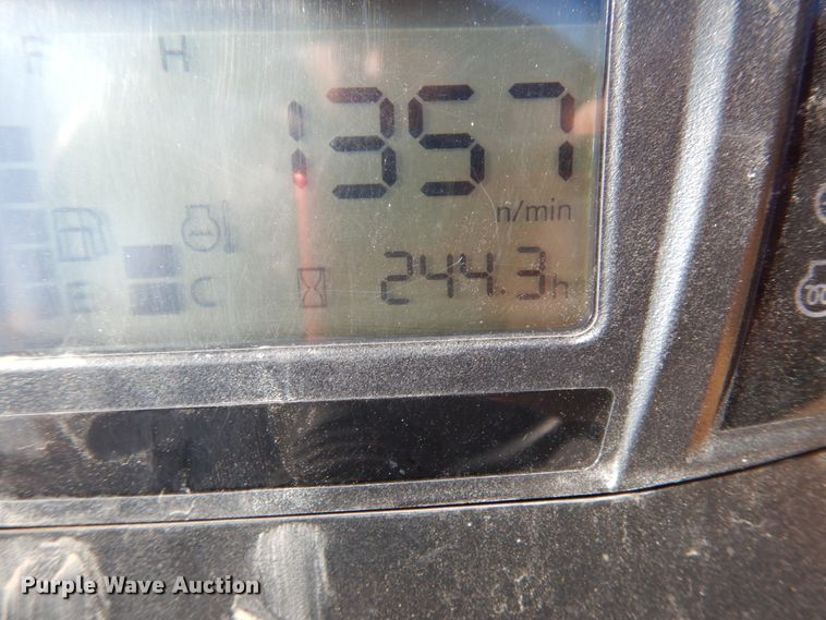 image for item JI9263 Kubota B2650  MFWD tractor